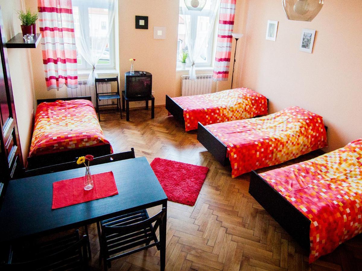 ביילסקו-ביאלה Sleep Time Hostel חדר תמונה